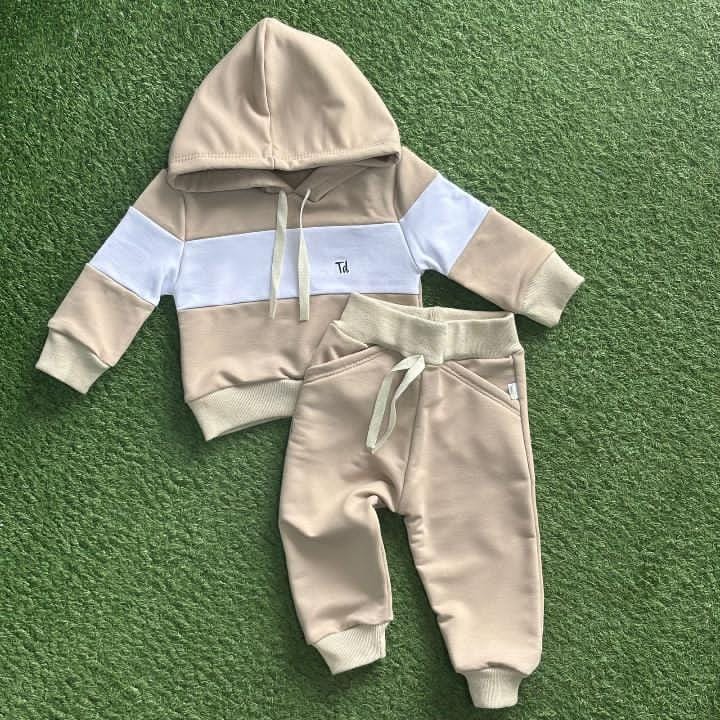 Conjunto Deportivo Beige